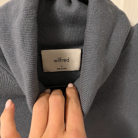 Aritzia Knit Turtleneck Crop - Picture 3 of 4